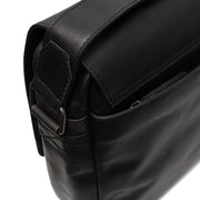 
Solid Antique Brass Hardware & Heavy-Duty Dual Zipper Detail on Richard Sacoche d'ordinateur en cuir pleine fleur