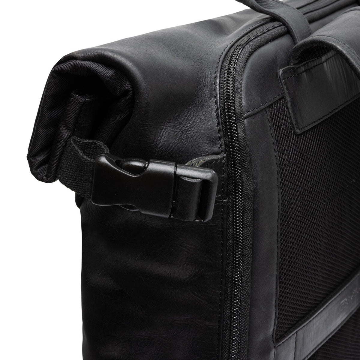 Solid Antique Brass Hardware &amp; Heavy-Duty Dual Zipper Detail on Bornholm Full-Grain Leather Roll-top Backpack pour Femme