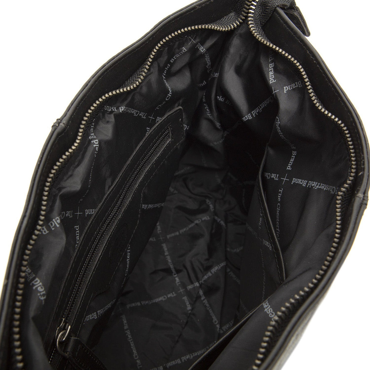 
Solid Antique Brass Hardware & Heavy-Duty Dual Zipper Detail on Amelia Sac bandoulière en cuir pleine fleur