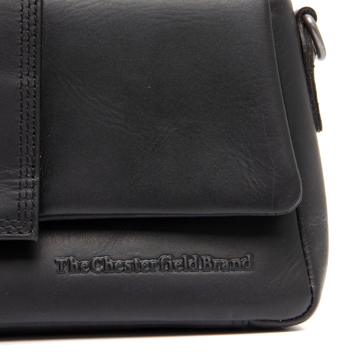 Solid Antique Brass Hardware &amp; Heavy-Duty Dual Zipper Detail on Clifden Full-Grain Leather Shoulder Bag pour Femme