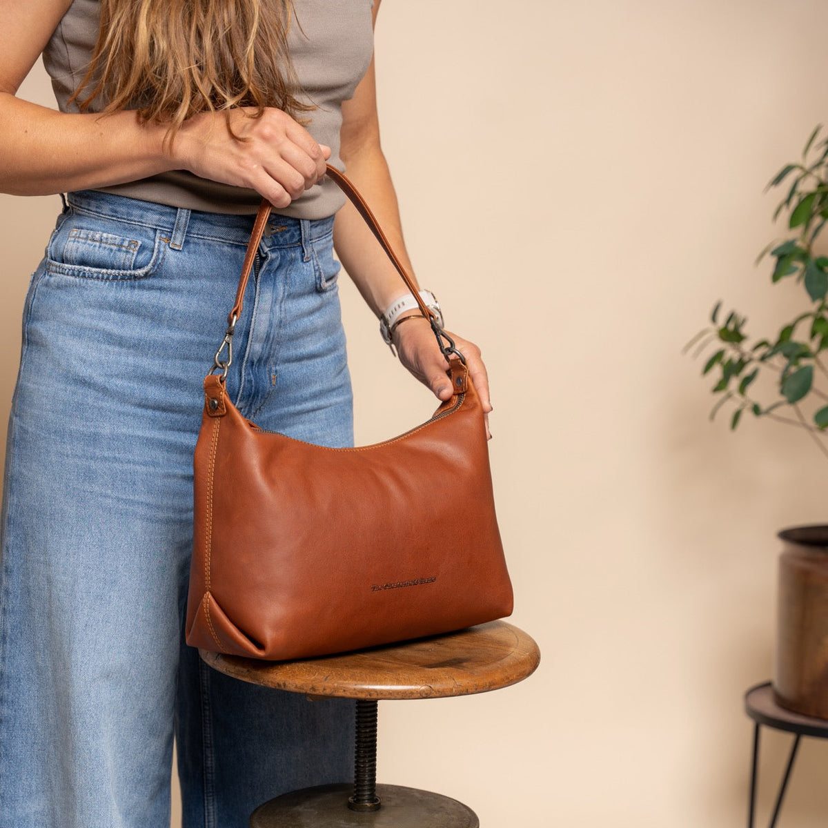 Skara Full-Grain Leather Shoulder Bag pour Femme – Vue produit alternative 3