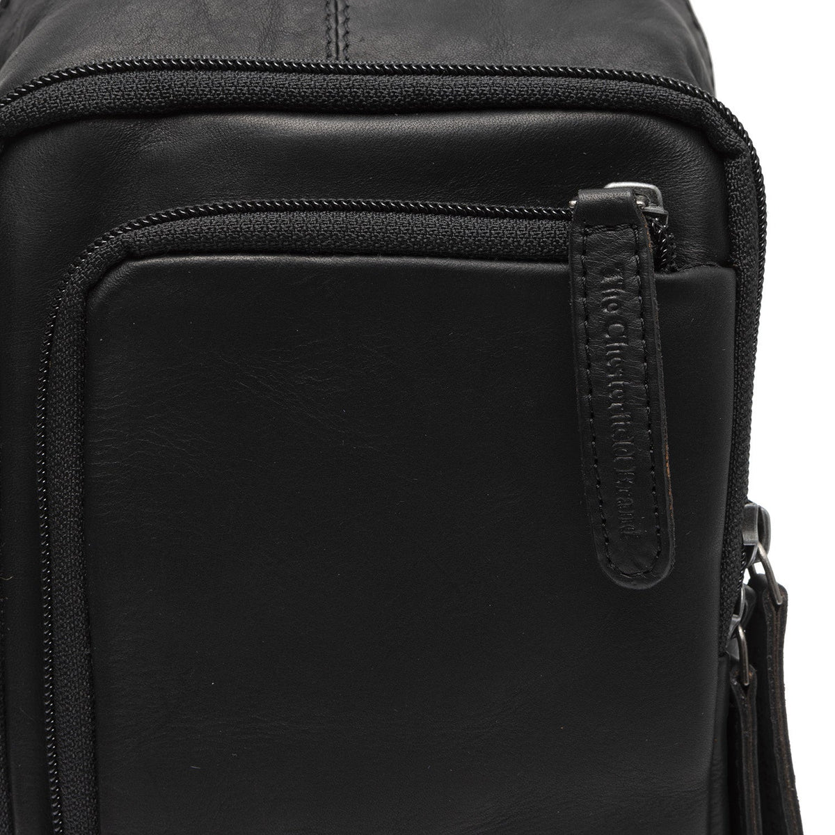 Solid Antique Brass Hardware &amp; Heavy-Duty Dual Zipper Detail on Leather Sling Bag Riga pour Femme