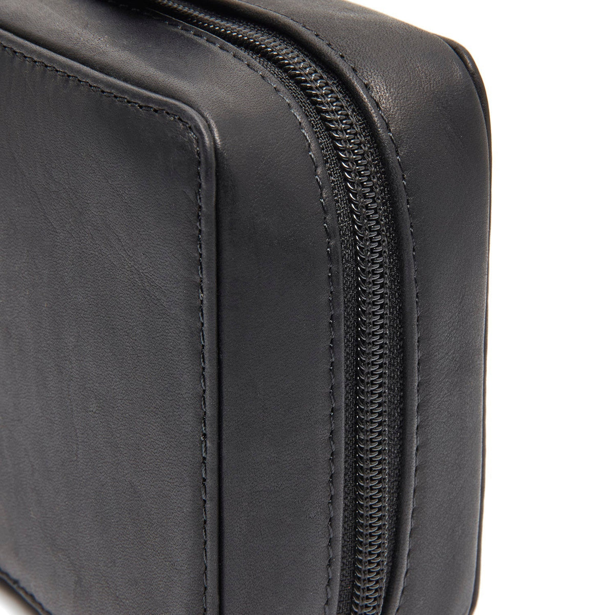 
Vue détaillée of Classic Collar & Heavy-Duty Zipper Hardware on Leather Tech-Organizer Ardan pour Femme pour Femme