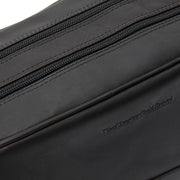 Tailored Rib Cuffs &amp; Hem Craftsmanship Construction Detail on Stacey Full-Grain Leather Toiletry Bag pour Femme