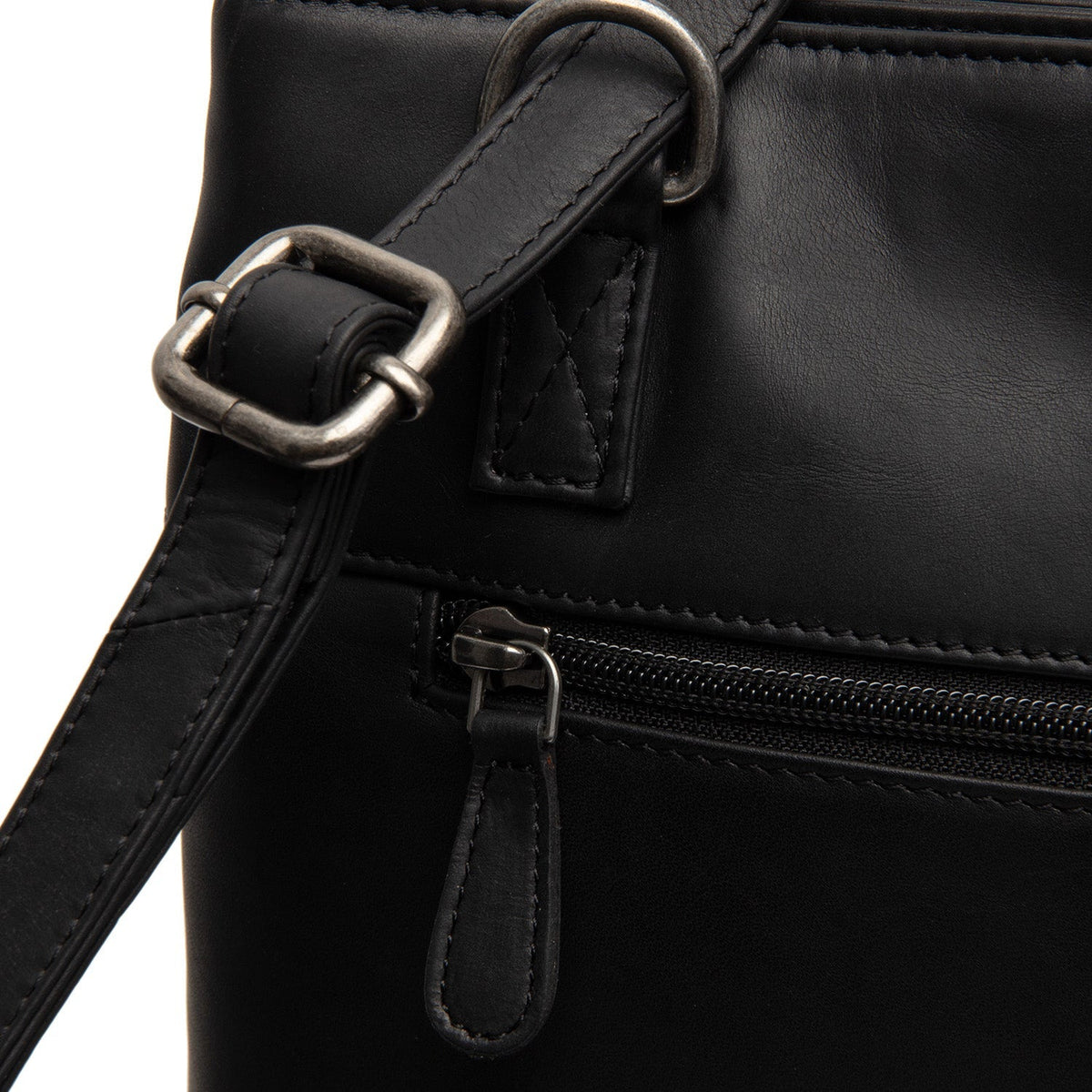 Solid Antique Brass Hardware &amp; Heavy-Duty Dual Zipper Detail on Raynor Full-Grain Leather Tote Bag pour Femme