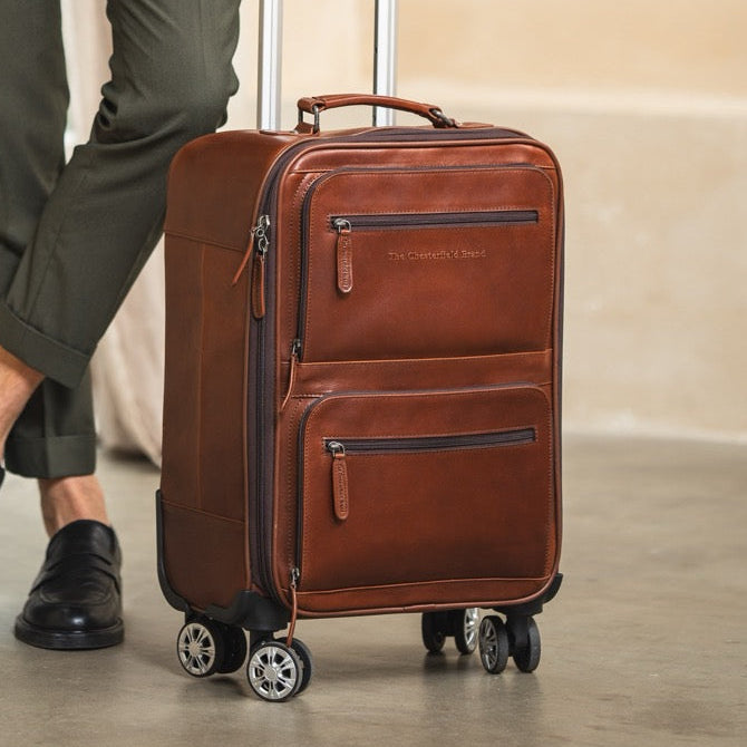 
Classic 100% Full-Grain leather Goods - Vue arrière montrant la carrure ajustée et l'ourlet net