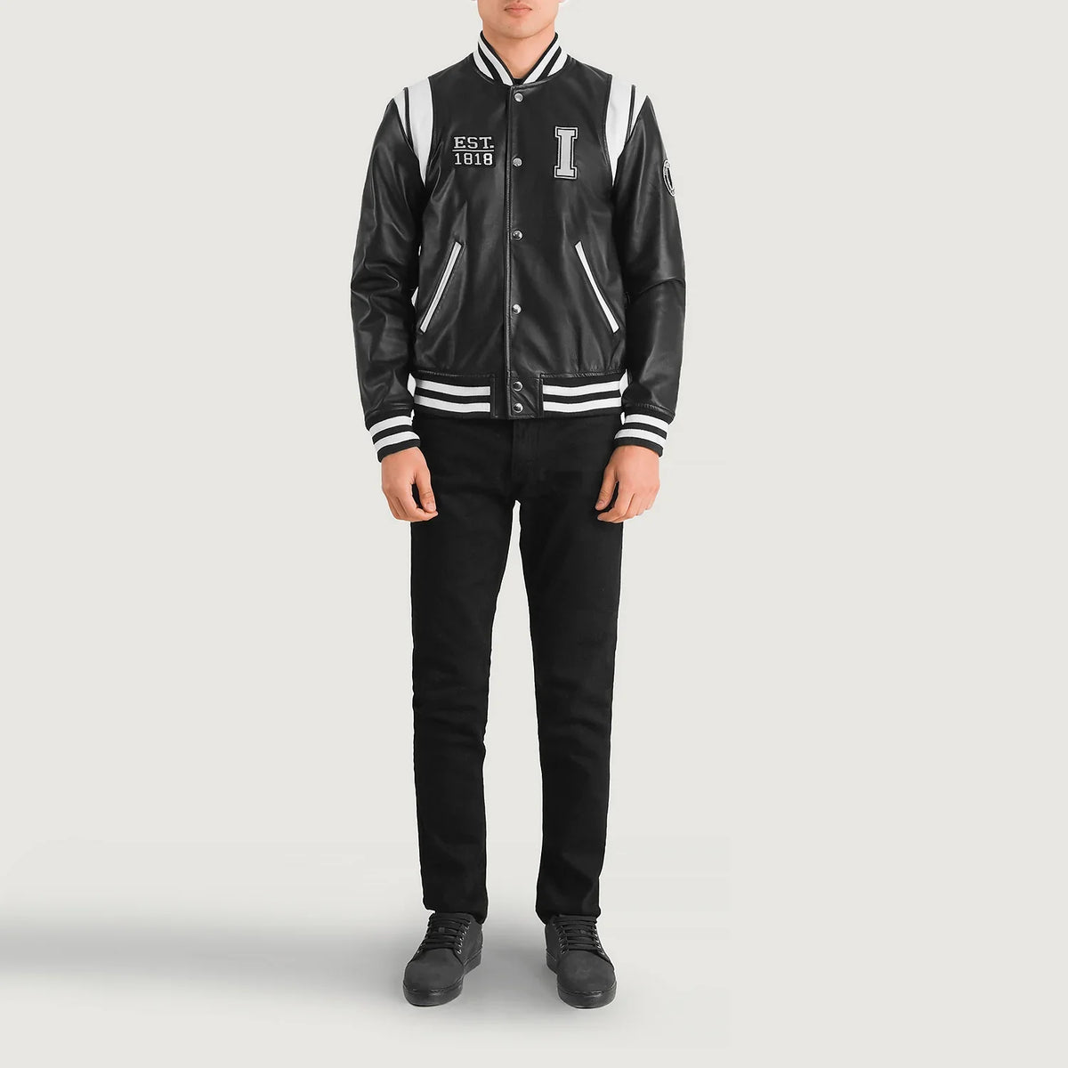 
Liberte Illinois Noir Leather Varsity Veste en Cuir pour Homme - Vue de profil mettant en valeur la coupe de manche ergonomique