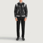 
Liberte Illinois Noir Leather Varsity Veste en Cuir pour Homme - Vue de profil mettant en valeur la coupe de manche ergonomique