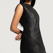 
Vue détaillée of Classic Collar & Zipper on back Hardware on Luxe Noir Leather Dress pour Femme