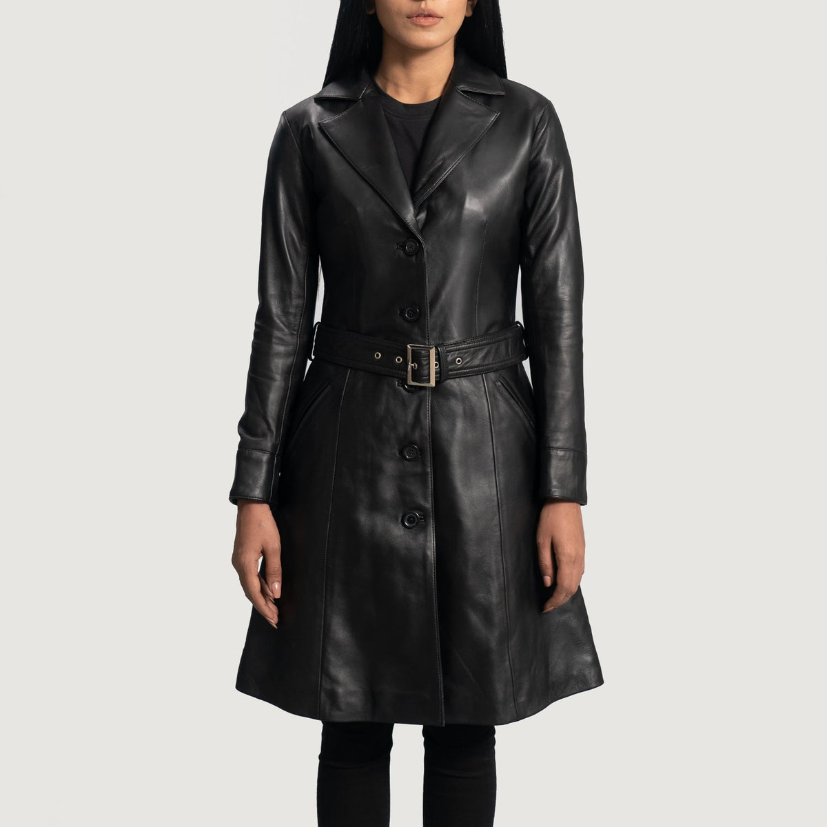 
Vue détaillée of Notch & Button Hardware on Moonlight Noir Trench-coat en Cuir pour Femme