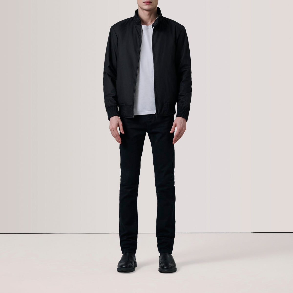 Black Waxed Cotton Canvas Bomber Jacket - Vue de dos avec coupe ajustée aux épaules &amp; ourlet soigné