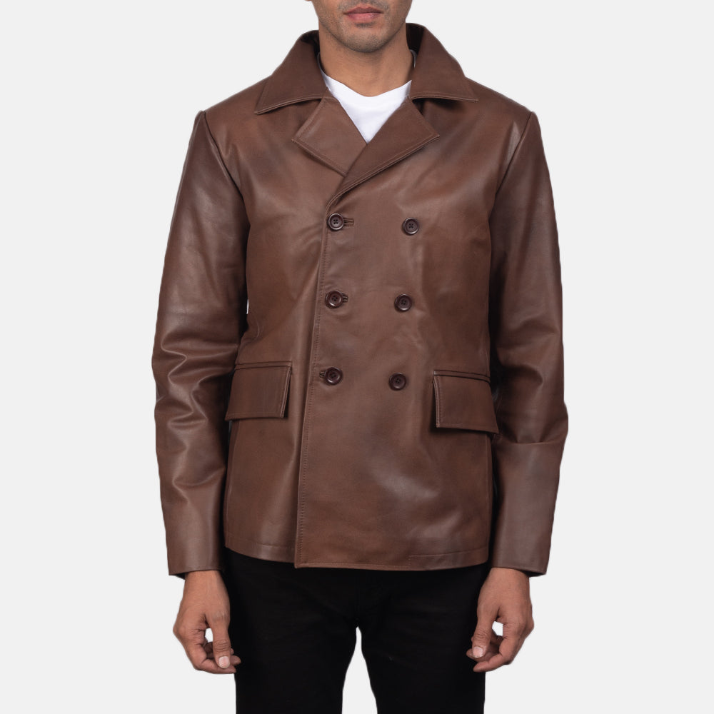 
Mr. Bailey Marron Leather Naval Peacoat pour Homme in Brown Cowhide Leather - Vue de face & silhouette ajustée | Acheter en ligne