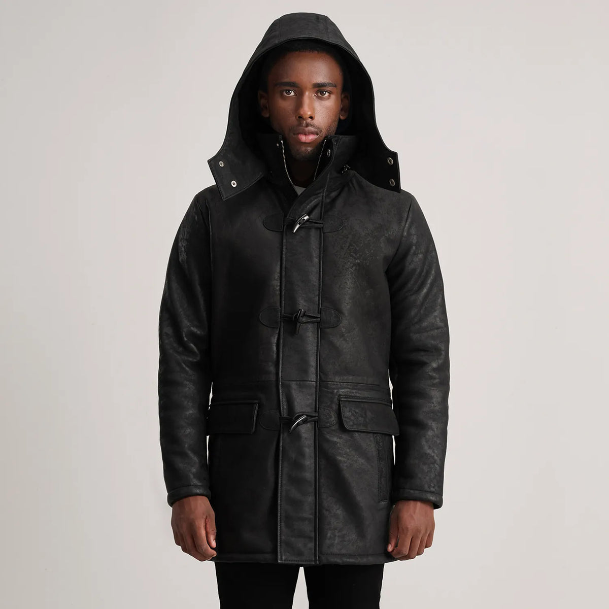 Vue détaillée of Band collar &amp; Zipper with Toggle button Hardware on Nolan Black Snuffed Leather Duffle Coat