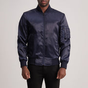 Quinton MA-1 Bleu Blouson Bomber en Cuir pour Homme in Blue Satin - Vue de face &amp; silhouette ajustée | Acheter en ligne
