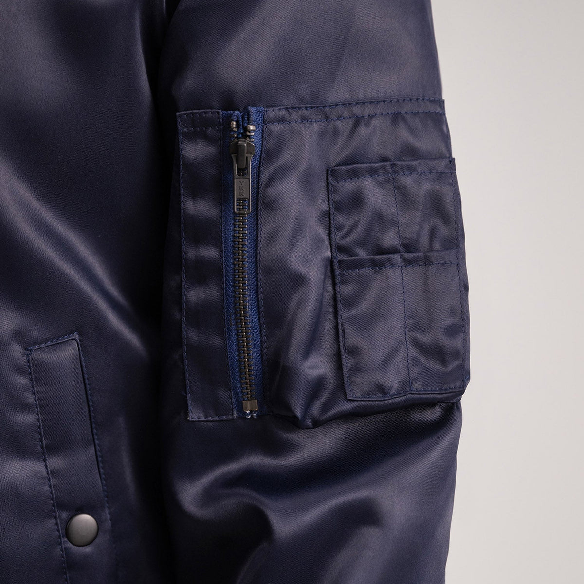 Vue intérieure Showing Polyester Lining &amp; Deux poches intérieures