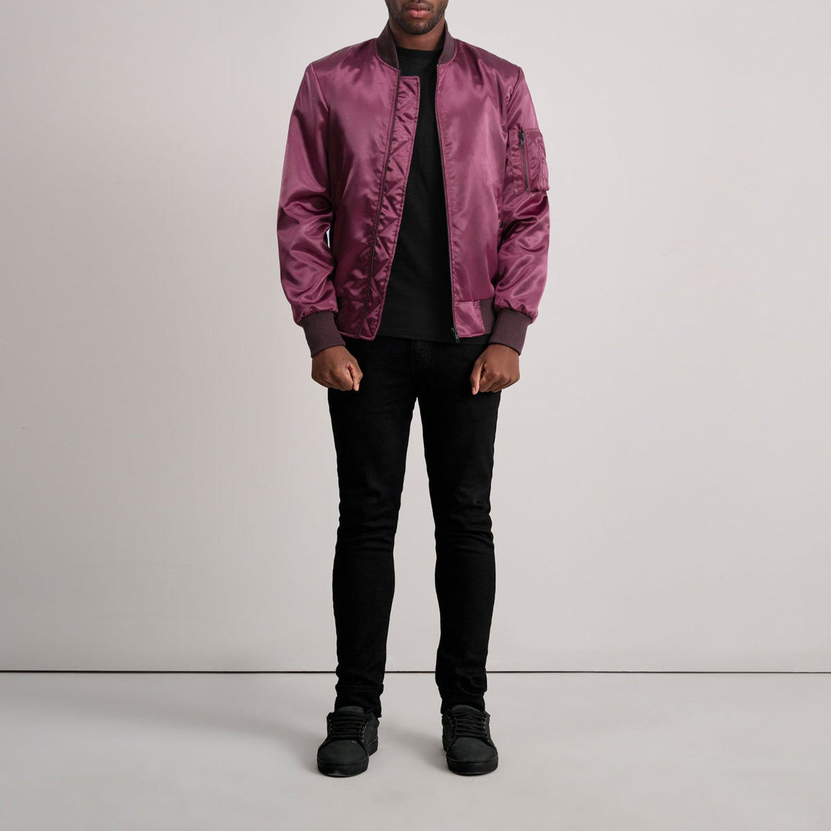 Vue détaillée of Varsity &amp; Zipper Hardware on Quinton MA-1 Bordeaux Blouson Bomber en Cuir pour Homme