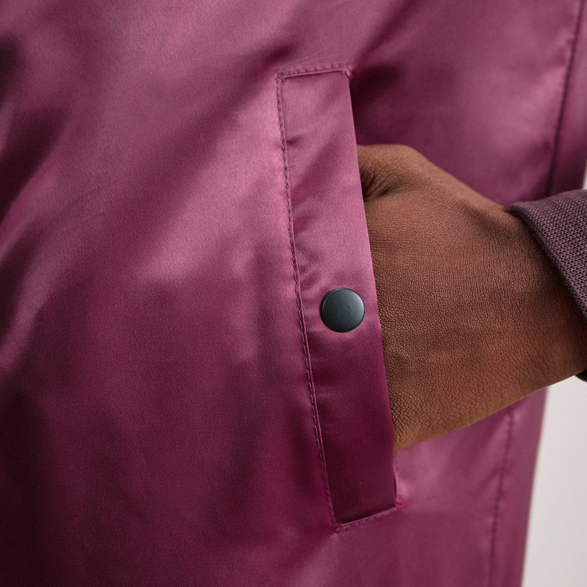 Vue intérieure Showing Polyester Lining &amp; Deux poches intérieures