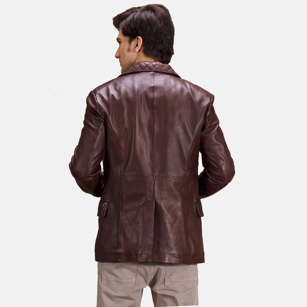 
Vue détaillée of Notch & Button Hardware on Radaron Matelassé Bordeaux Blazer en Cuir en Cuir pour Homme