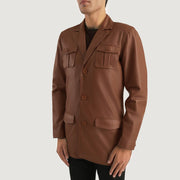 
Perspective portée de Ray Cutler Black Leather Blazer sur modèle - Tombé naturel à la lumière du jour