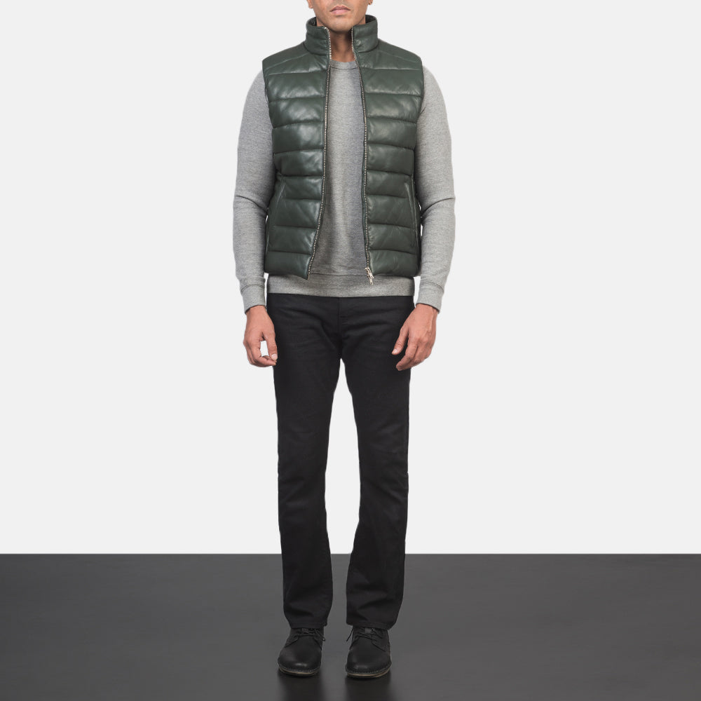 
Reeves Vert Leather Doudoune sans manches pour Homme - Vue de profil mettant en valeur la coupe de manche ergonomique
