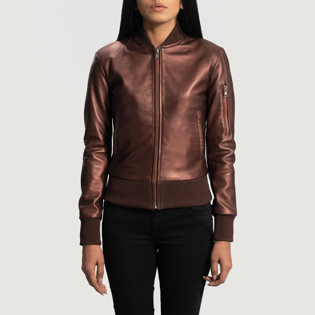 
Reida Bordeaux Blouson Bombardier en Cuir pour Femme in Maroon Sheepskin Leather - Vue de face & silhouette ajustée | Acheter en ligne