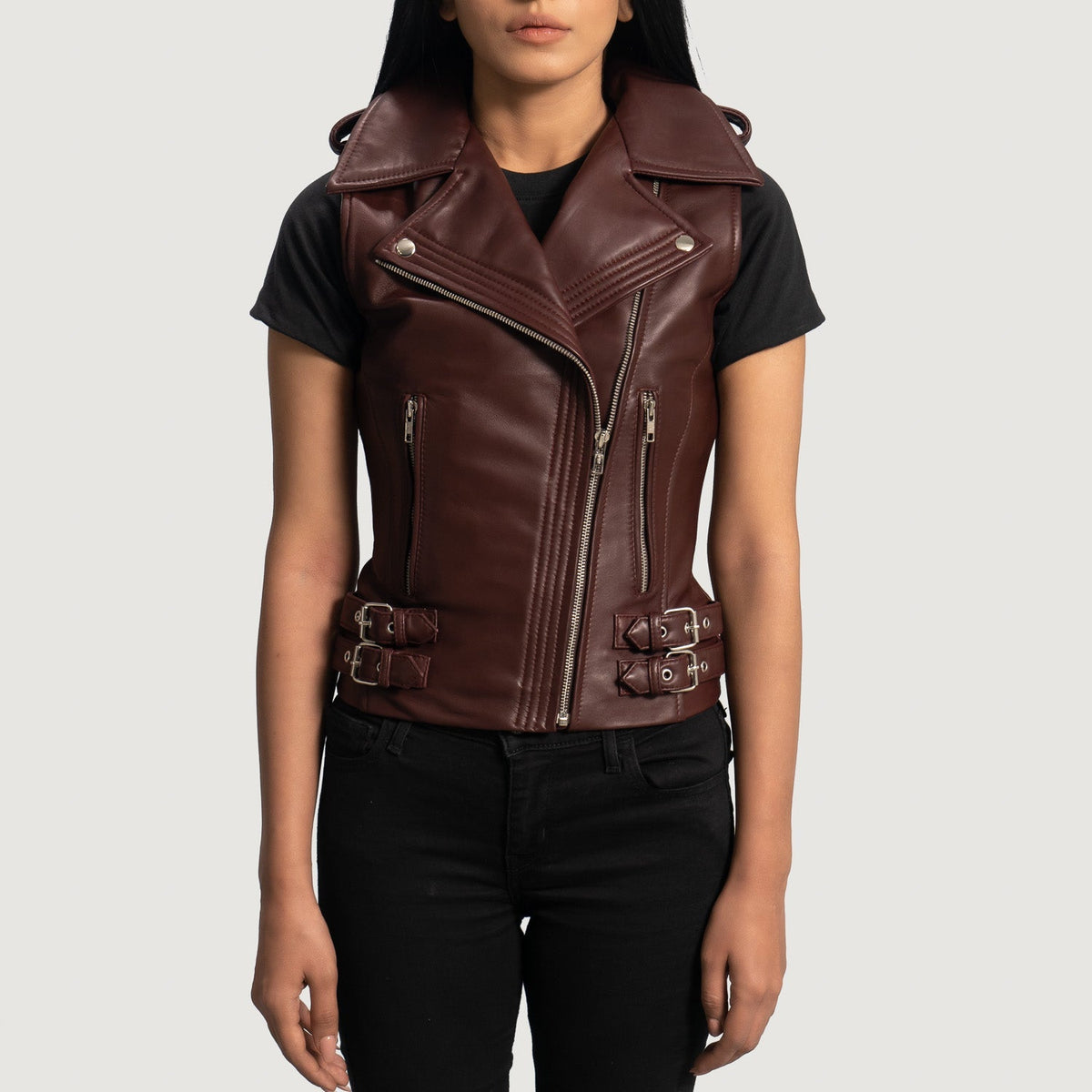
Rhonda Bordeaux Leather Biker Vest pour Femme in Maroon Sheepskin Leather - Vue de face & silhouette ajustée | Acheter en ligne