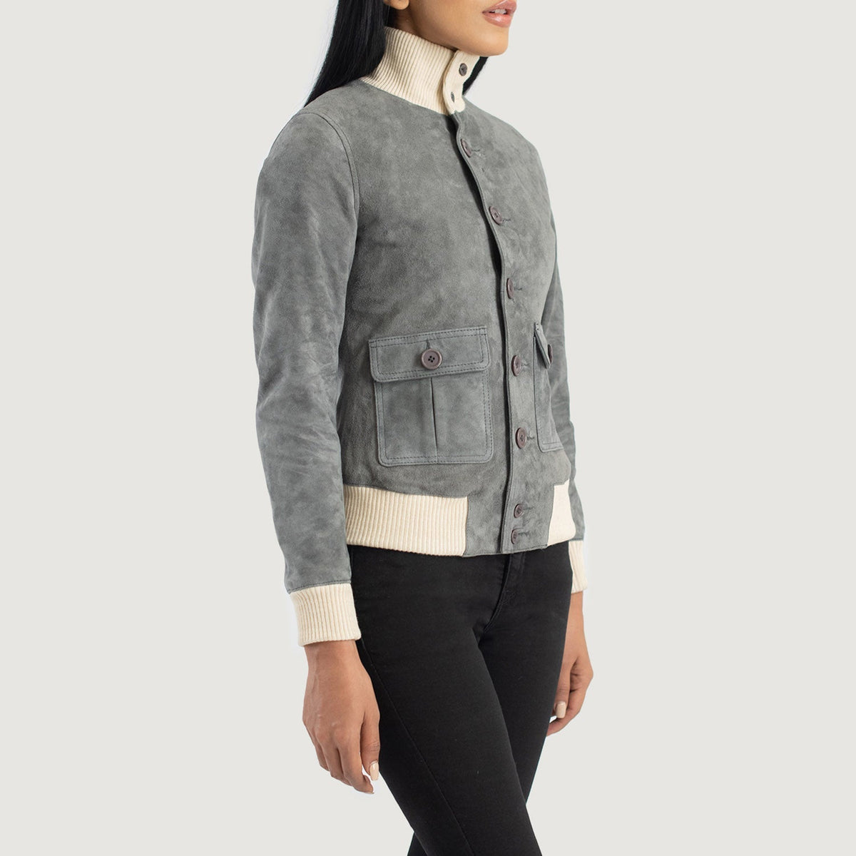 
Perspective portée de Sasha A1 Black Suede Bomber Jacket sur modèle - Tombé naturel à la lumière du jour