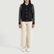 Savant Green Hybrid Varsity Jacket - Vue de profil avec coupe de manche ergonomique