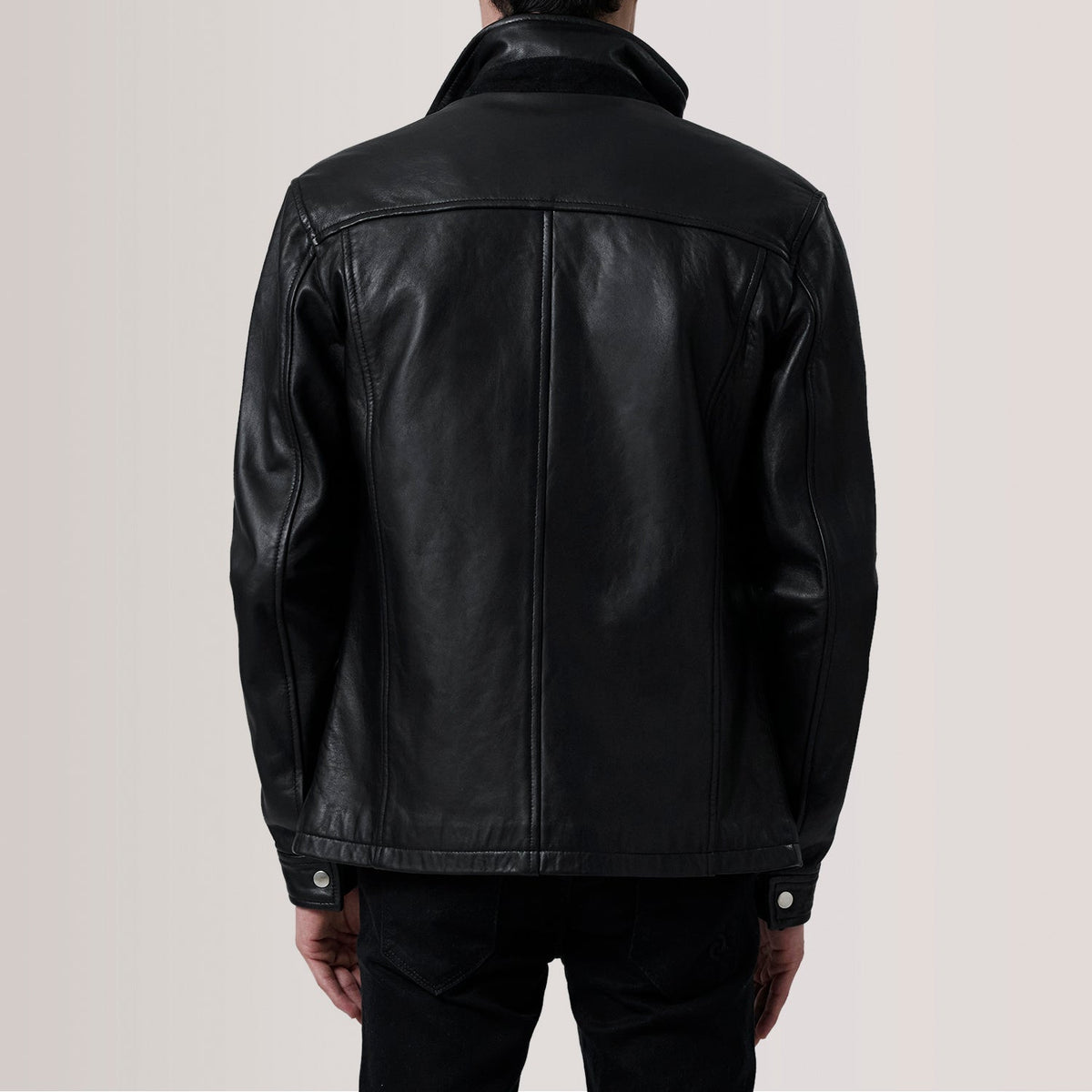 Gros plan sur le col chemise et les zips métalliques de Sean Noir Leather Classic Veste en Cuir pour Homme For Men