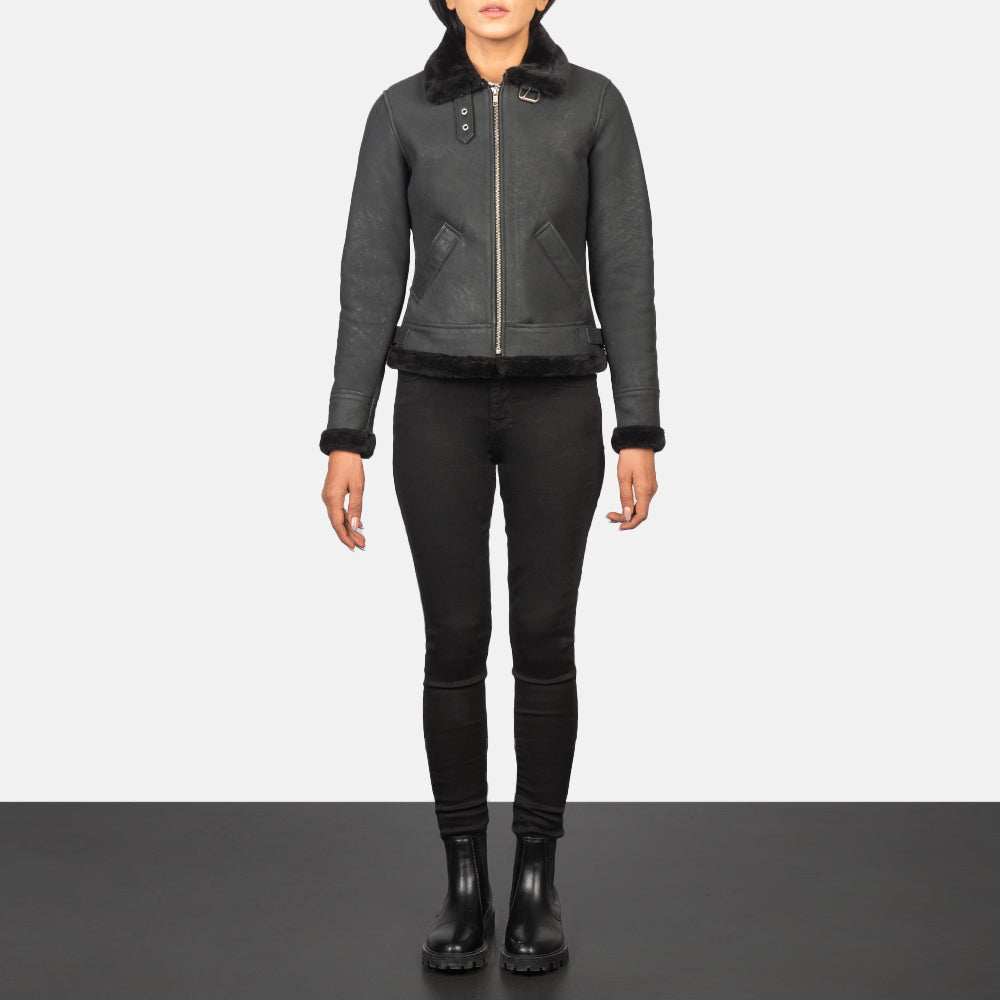 Women's Sherilyn B-3 Distressed Black Leather Bomber Jacket - Vue de profil avec coupe de manche ergonomique