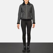 Women's Sherilyn B-3 Distressed Black Leather Bomber Jacket - Vue de profil avec coupe de manche ergonomique
