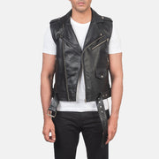 
Sullivan Noir Leather Biker Vest pour Homme in Black Cowhide Leather - Vue de face & silhouette ajustée | Acheter en ligne
