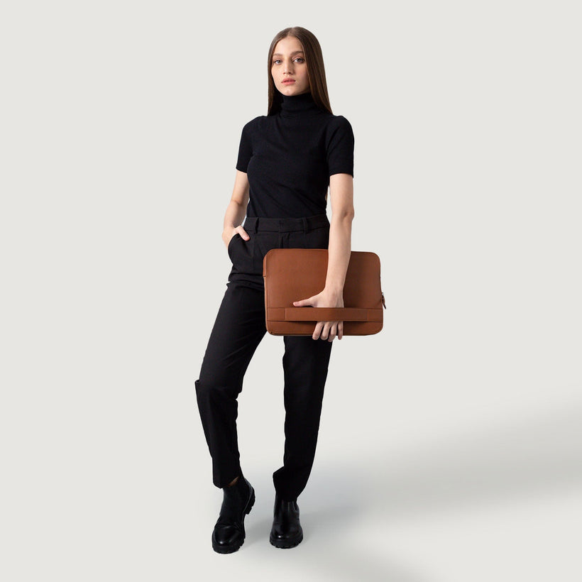 The Baxter Leather Laptop Sleeve pour Femme