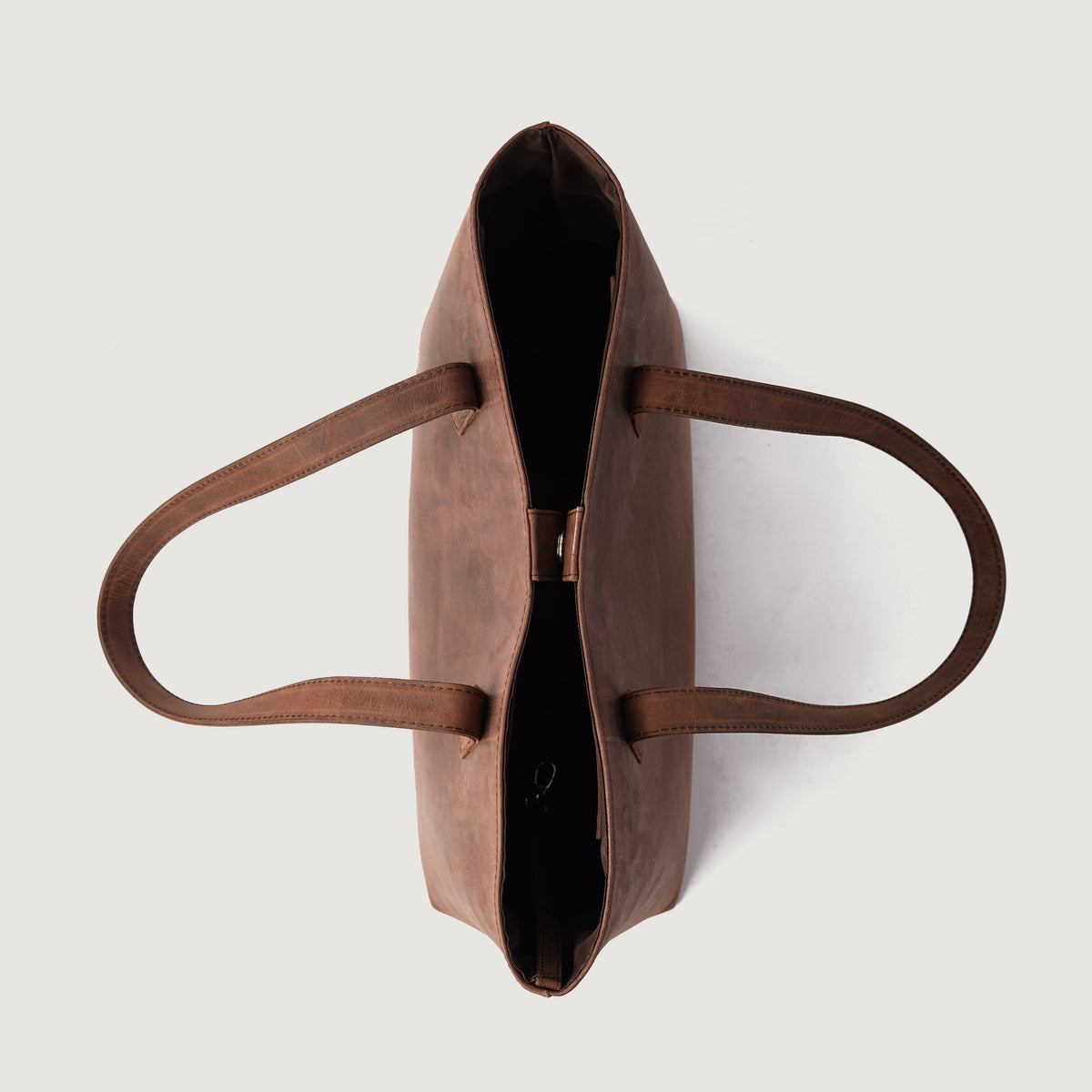 
100% Full-Grain Wax Pull-Up Full-Grain Leather Grain Texture & Handcrafted Patina Detail