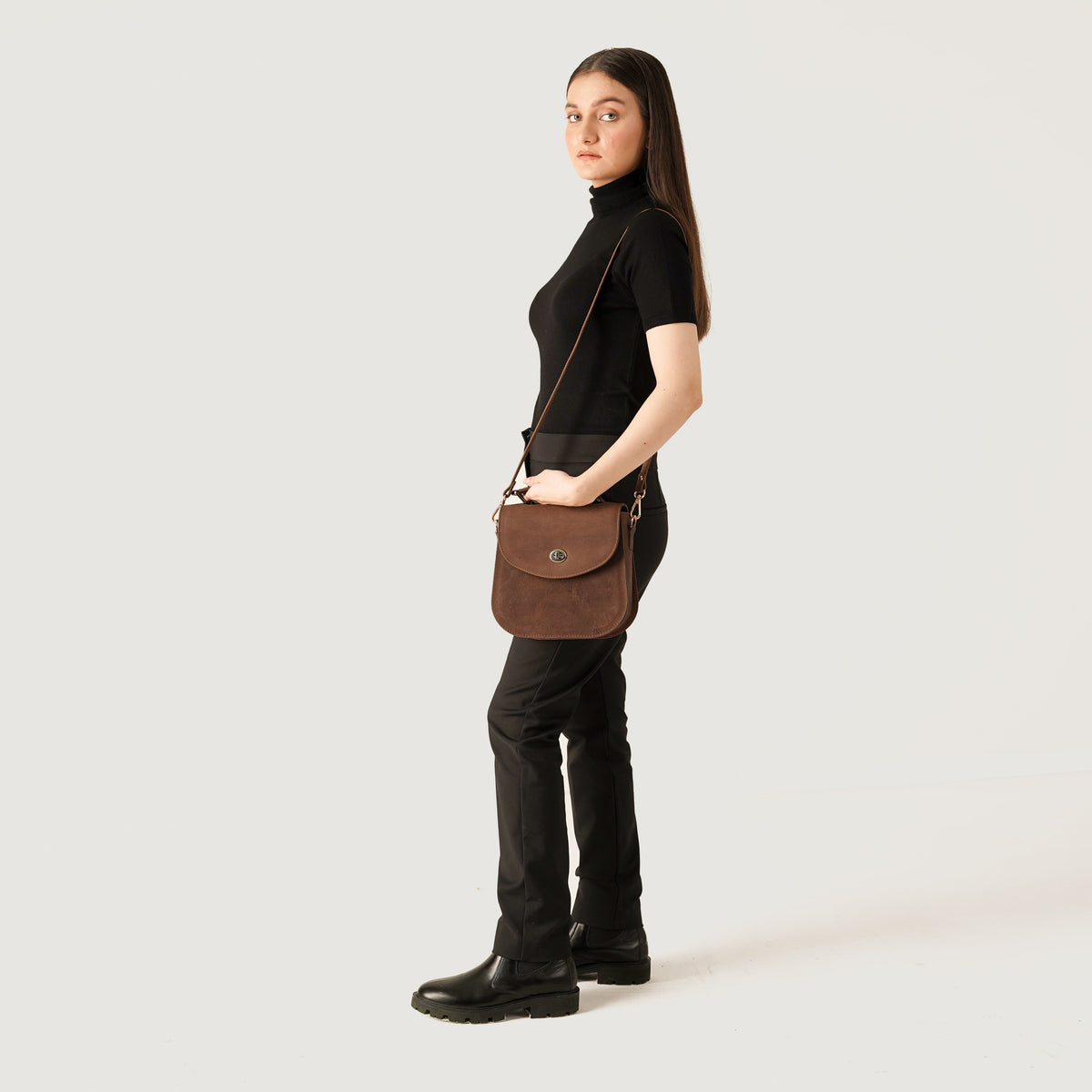 
The Sandra Vintage Camel Leather Saddle Bag – alternate product view 9