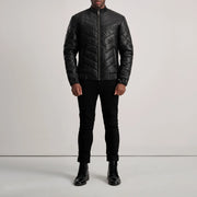 Travis Black Leather Puffer Jacket - Vue de profil avec coupe de manche ergonomique