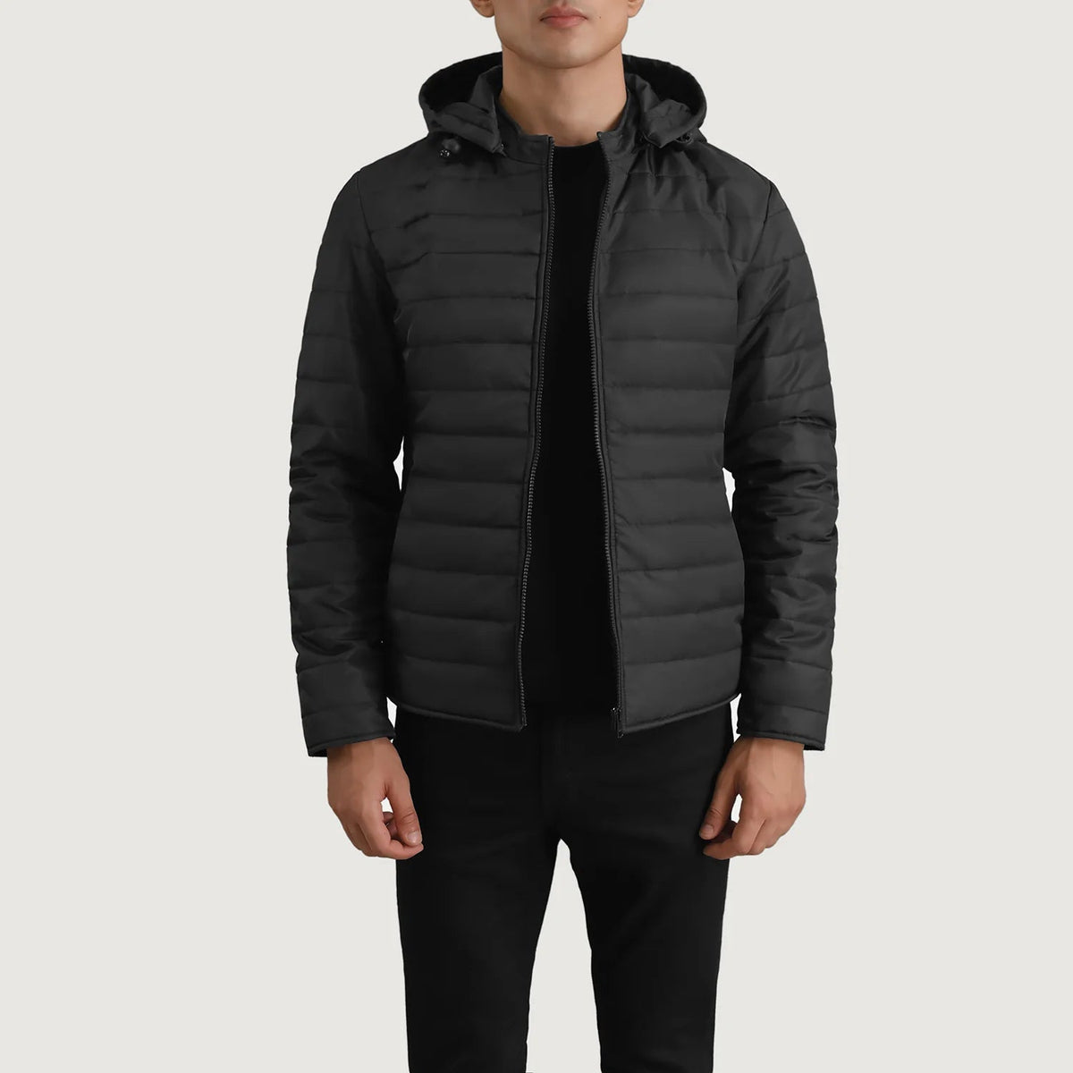 Tyler Noir Hooded Puffer Veste en Cuir pour Homme in Black Full-Grain Leather - Vue de face &amp; silhouette ajustée | Acheter en ligne