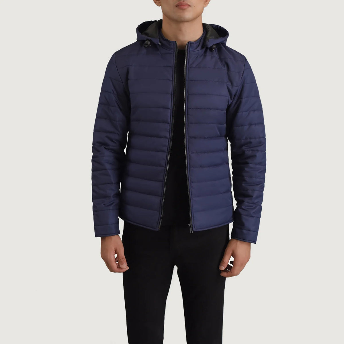 Tyler Bleu Hooded Puffer Veste en Cuir pour Homme in Blue Full-Grain Leather - Vue de face &amp; silhouette ajustée | Acheter en ligne