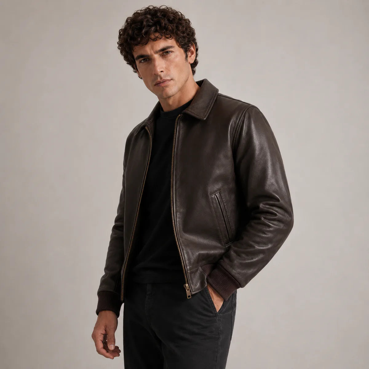 
Dark Brown Authentic Sheepskin &Amp; Shearling Bomber Jacket - Vue arrière montrant la carrure ajustée et l'ourlet net