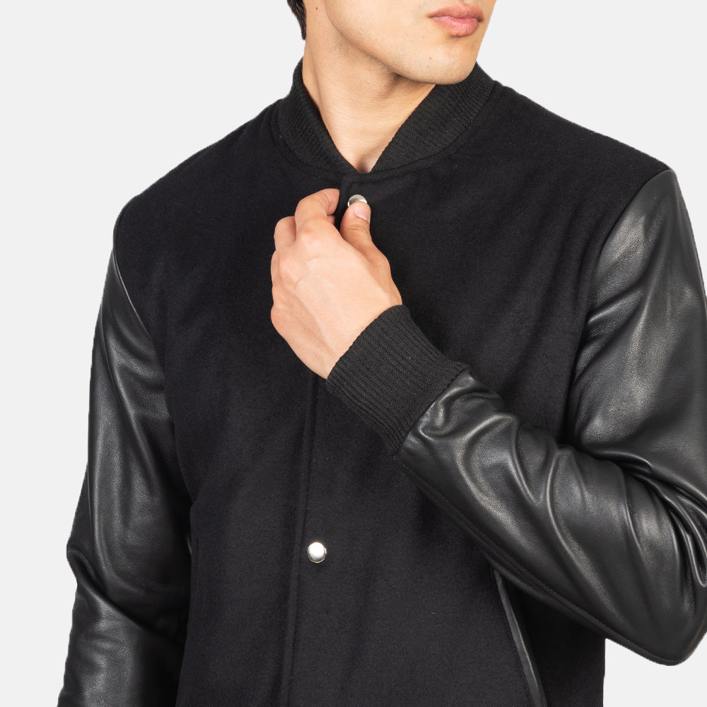Vue intérieure Showing Quilted Polyester Lining &amp; Deux poches intérieures
