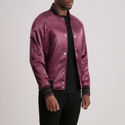 Maroon Satin Varsity Jacket - Vue de dos avec coupe ajustée aux épaules &amp; ourlet soigné