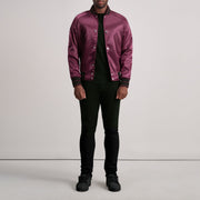 Vue détaillée of Varsity &amp; Button Hardware on Xander Bordeaux Varsity Veste en Cuir pour Homme